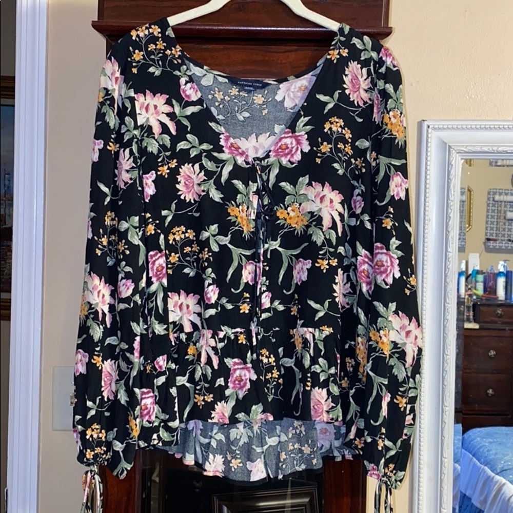 Black floral American Eagle top